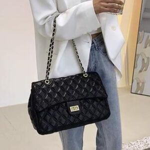 Sofia Cardoni Italian leather black diamond quilted handbag with adjusta